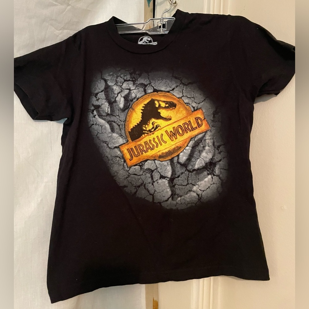 Jurassic World Universal Studios Youth Shirt Black size Medium